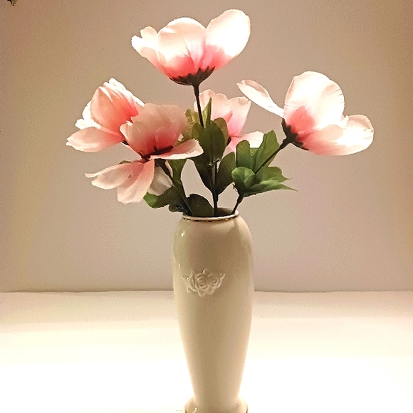 Vintage Lenox Porcelain Bud Vase - Ivory  with 24K Gold Trim - Picture 3 of 3